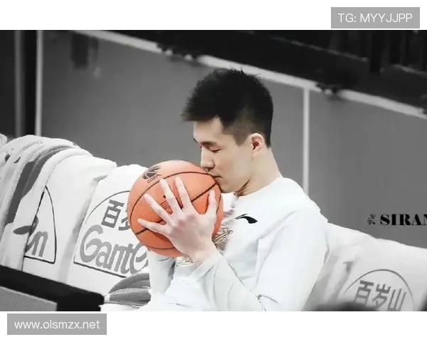 郭艾伦私下像时尚博主，随手一晒奢牌就能让我的工资瞬间自愧不如